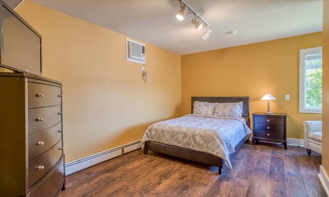 Otis House | Laurel Haven