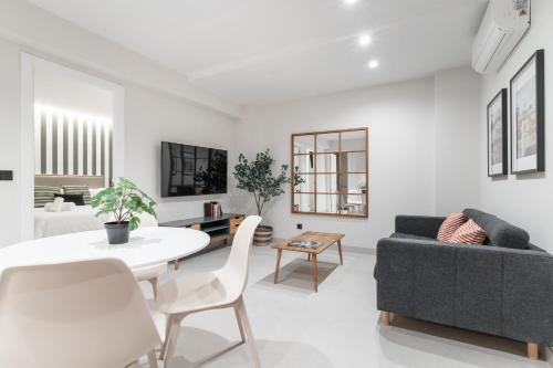Las Acacias Apartment | LAUREL-MintyStay Apartments 2