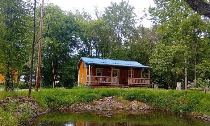 Athens Cabin | Laurentius' Cabin on a Koi Pond