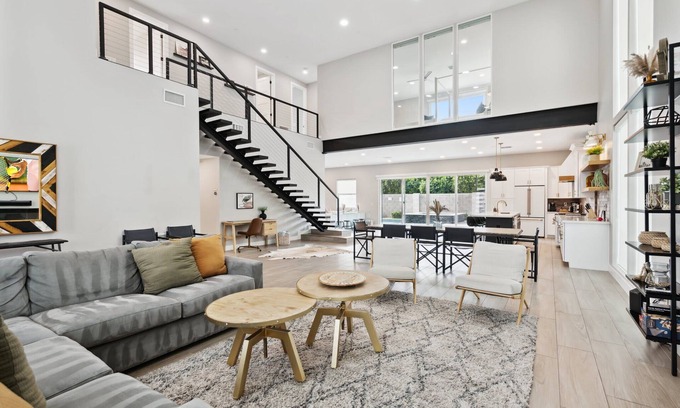 Southwest Village House | Lavish Luxuries - Pool/Hottub, Walk To Old Town!