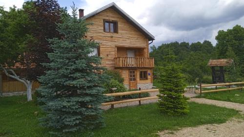 Donji Lapac Ski Chalet | Lazy bear