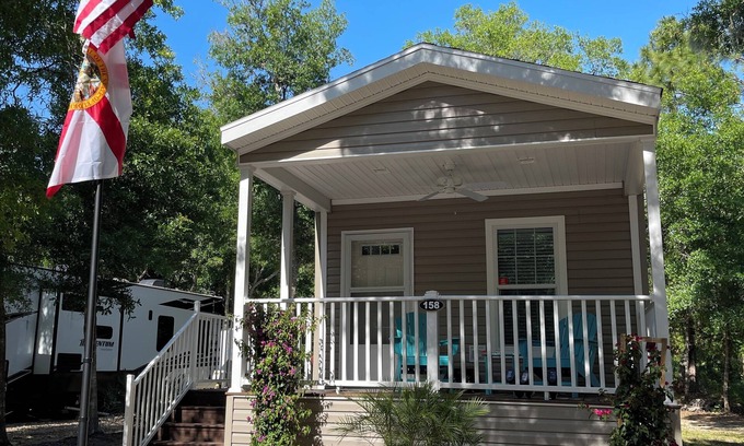 Crystal River Cottage | Lazy Oak Cottage