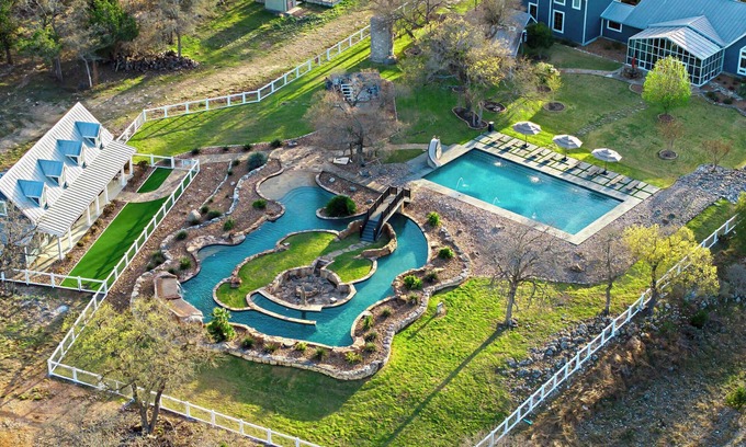 Boerne House | Lazy River Ranch|Pool|Golf|Swim-up Bar|Pickleball