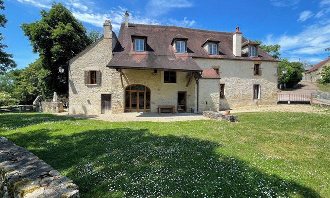 Fontenay-pres-Vezelay Other | Le Balcon du Morvan. Quiet rural farm with stunning view. Close to Vezelay.