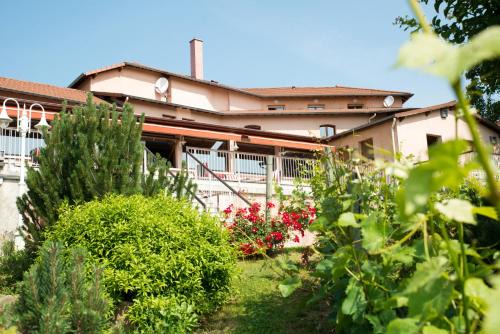 Le Cergne Hotel | Le Bel Vue
