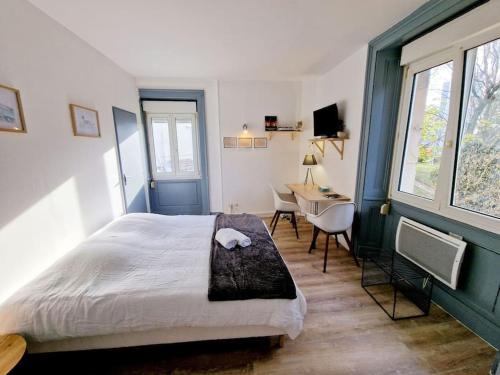Besancon Apartment | "Le Bisontin", studio cosy au calme, proche de la gare