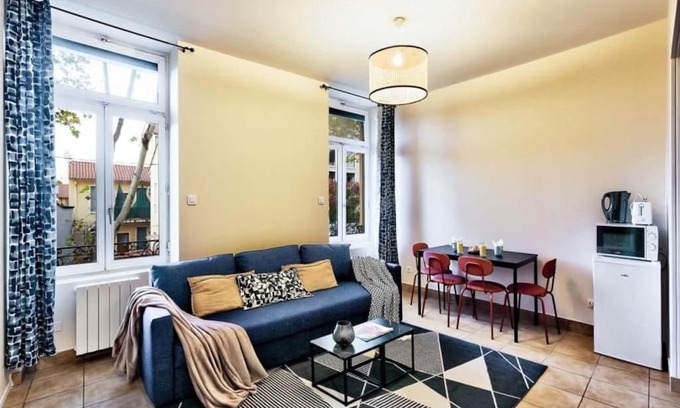 Saint-Fons Apartment | Le Carré d'Or - T2, Près Lyon & parking gratuit