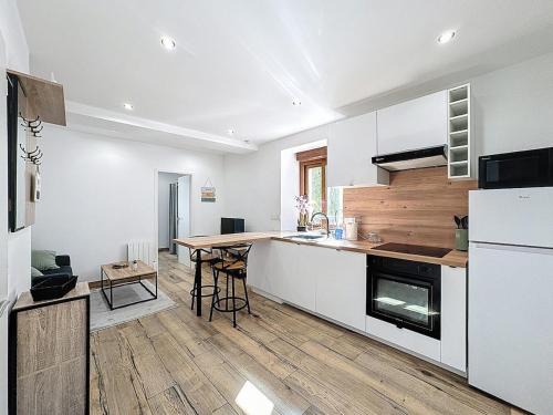 Bellegarde-sur-Valserine Apartment | Le Cocon - 5min gare à pied - Balcon - Centre ville