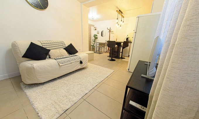 Orly Apartment | Le Cocon- Netflix - 9 min from the airport - Bright