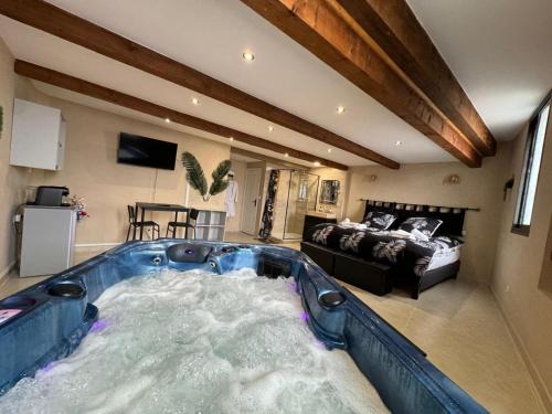 Lunel Hotel | Le Cocon SPA lune de miel