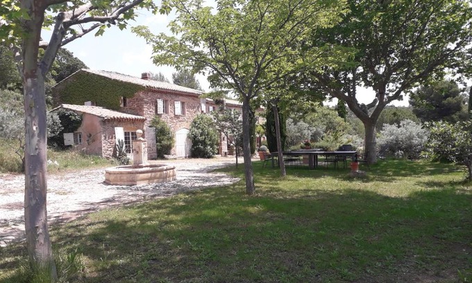 Puyloubier Bed & Breakfast | Le Domaine CLEMENT SAINTE-VICTOIRE