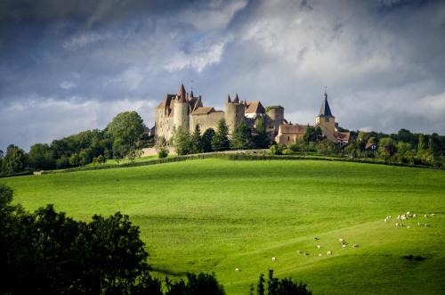 Chateauneuf Hotel | Le Domaine des Prés Verts Suites & Chambres avec Jacuzzi Privatif à Châteauneuf