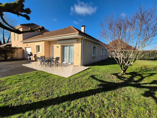 Uzein House | Le gîte de Midi for 6 pers - Quiet garden
