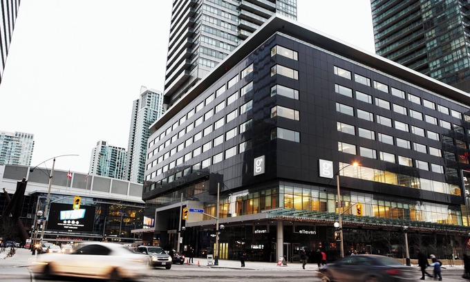 Toronto Entertainment District Apartment | Le Germain Hotel Maple Leaf Square