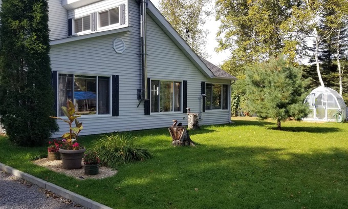 Saint-David-de-Falardeau House | Le Hâvre de Paix