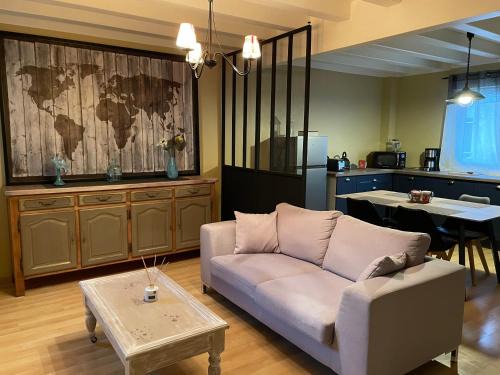 Fleac House | Le Maine N 5 FLEAC - Logement entier avec 3 suites SDB - Balcon