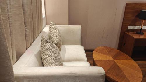 Gurugram Apartment | Le Mod Casa - Glasshouse