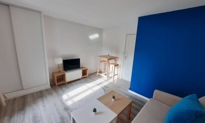 Faubourg North Apartment | Le Perdrix 2 - Studio 2 prs, near town center