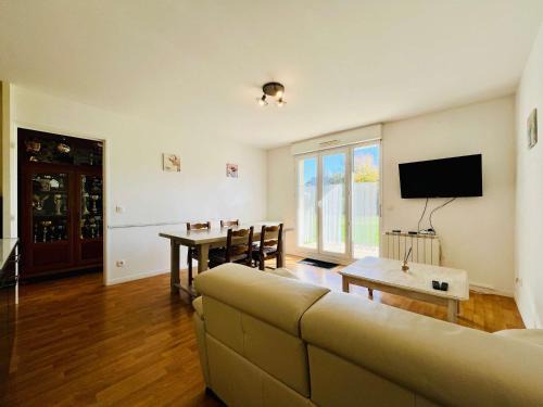 Carentan Apartment | Le Petit Podium Cozy Ground Floor