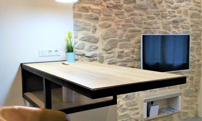 L'Isle-sur-la-Sorgue Apartment | Le Petit Studio - 15 m2 - Centre Ville - Sorgue à 50 m