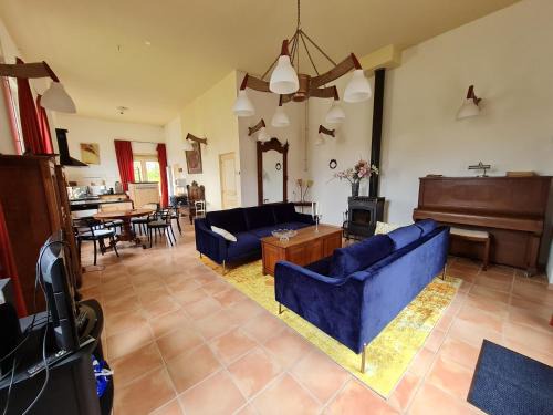 Marigny-sur-Yonne House | Le Théâtre