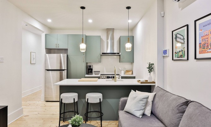 Maisonneuve Apartment | Le Vert Sauge | King Bed | AC | Terrace | Subway