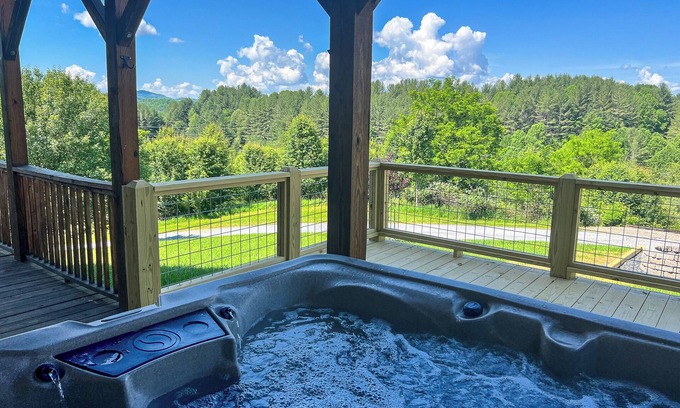 Piney Creek Cabin | Leaf Season Luxury: Hot Tub & Fireplace @ Logged Out