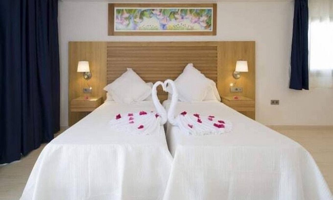 Ibiza Town Hotel | LeibTour code: BONMYBOS-SS2/Pool + Beach 150m | Playa den Bossa | Free Parking