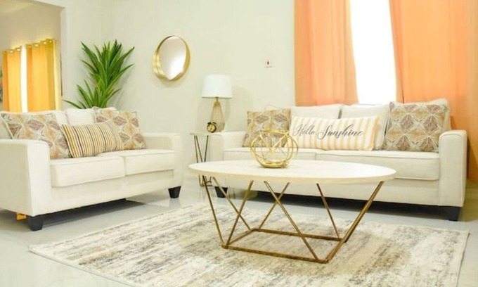 Little London House | LEMONADE, Option of Daily Breakfast, Beach Access