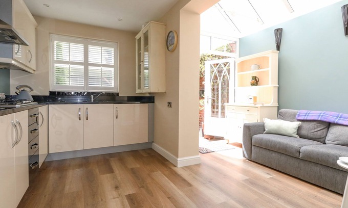 Weymouth Cottage | Leo's Place