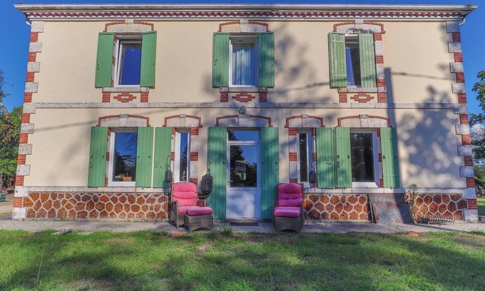 Trensacq House | Les Maisons Des Houssats with shared pool and private terrace.