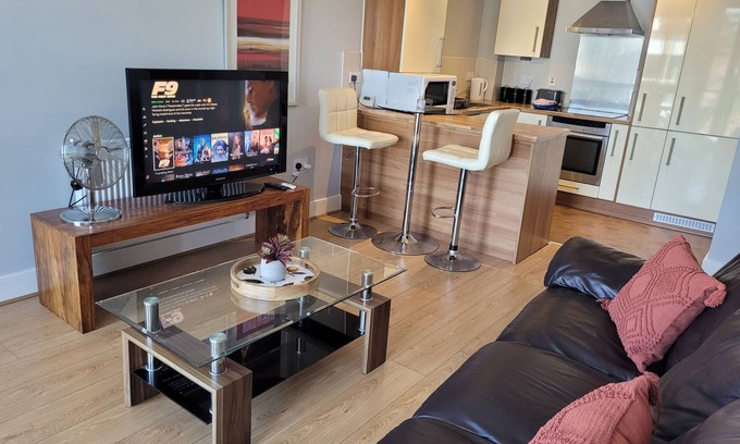 Chelmsford Apartment | Lesley Court- A spacious 2 bedroom apartment near Chelmsford Centre/Station