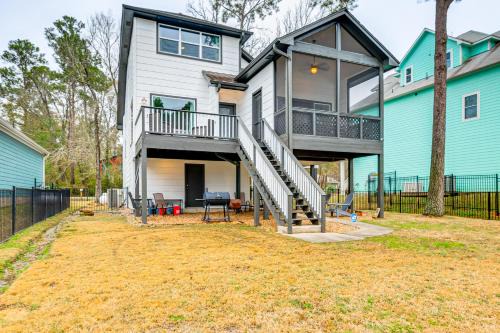 Montgomery House | Less Than 1 Mi to Boat Ramp Waterfront Lake Conroe Home!