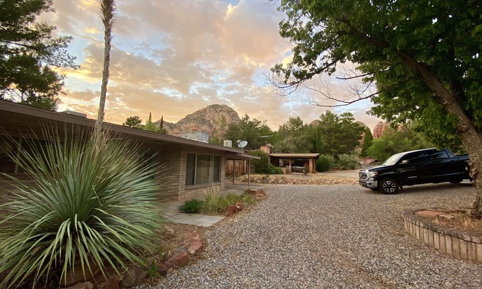 West Sedona House | Less than 5 houses from some of the BEST trails in Sedona!