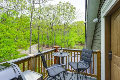 North Pole Apartment | Less Than 5 Mi to Whiteface Mtn Resort Cabin-Style Apt