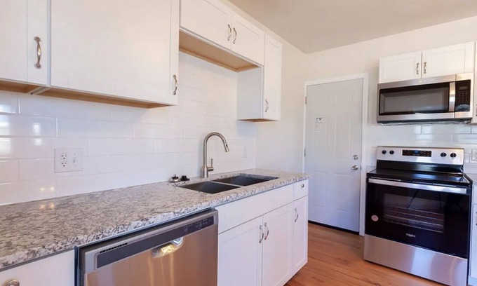 Cheyenne House | Let's go, let's show, let's rodeo! 6 blocks to Frontier Park, doggo friendly!