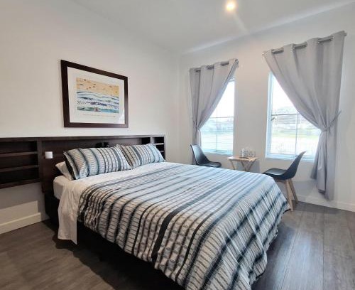 Tullimbar Bed & Breakfast | Light Blue