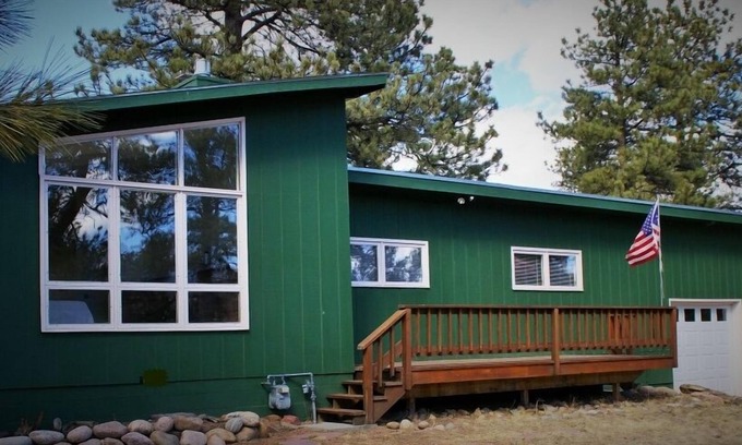 Estes Park Cabin | Light-Filled Cabin, Steps Away from Rocky Mtn Natl Park Entrance *Year Round*