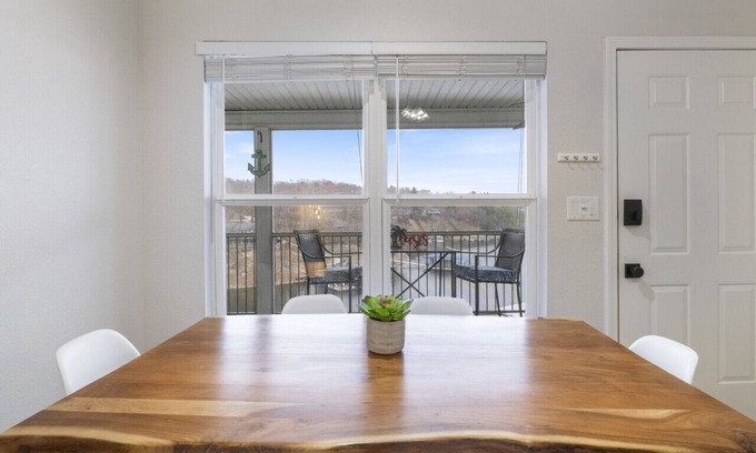 Lakeland Condo | Lighthouse Retreat – Pool, Swim Dock and More!