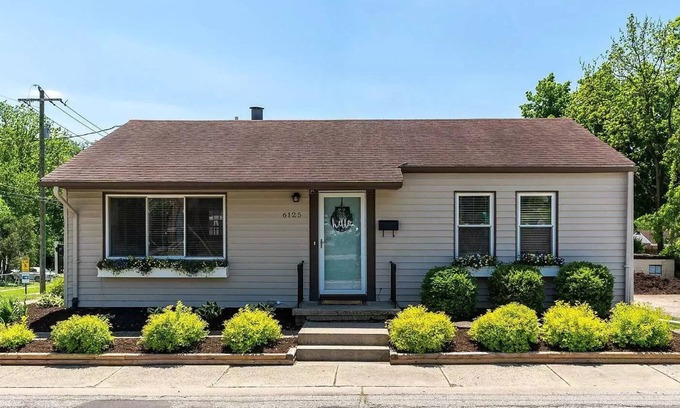 Fairfax Cottage | Like New 3 BDR Cottage in Mariemont OH