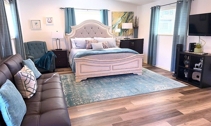 Harlow House | LikeHome2/Serene/Dedicated WI-FI/Close to the Hub/Extended Stays