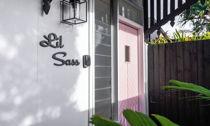 Mudjimba Apartment | Lil Sass on Sassifras - stylish one bedroom apartment, walk to beach
