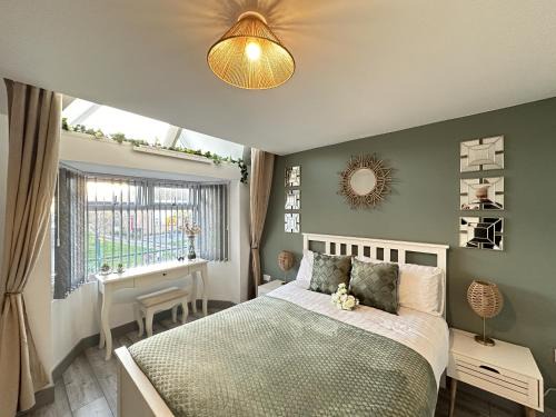 Marston Green Apartment | Lilypad Suite - BHX Airport, NEC & HS2
