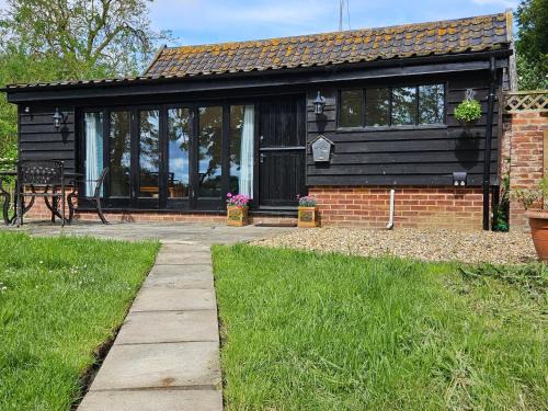 Stowmarket House | Lilys Cottage - Sleeps 2 - Pet friendly