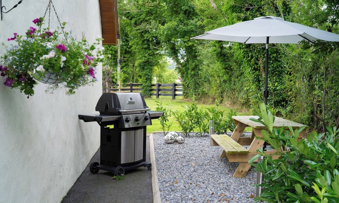 Limavady Apartment | Limavady Cherry Tree Apartment, Sleeps 2 & Parking