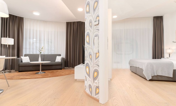 Graz City Centre Apartment | Limehome Graz - Argos by Zaha Hadid