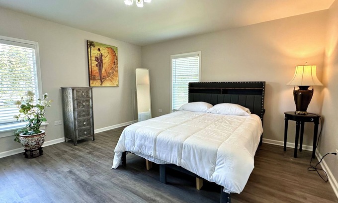 North Chicago House | Lincoln Ave Home By Naval Base!