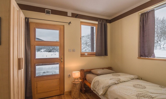 Velika Plana Apartment | Linden Tree Retreat & Ranch