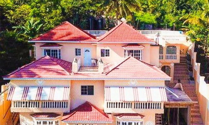 Mandeville House | Lion’s View Bed & Breakfast