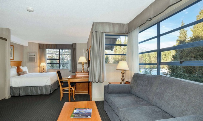 Whistler Village Hotel | Listel Whistler, a Coast Hotel
